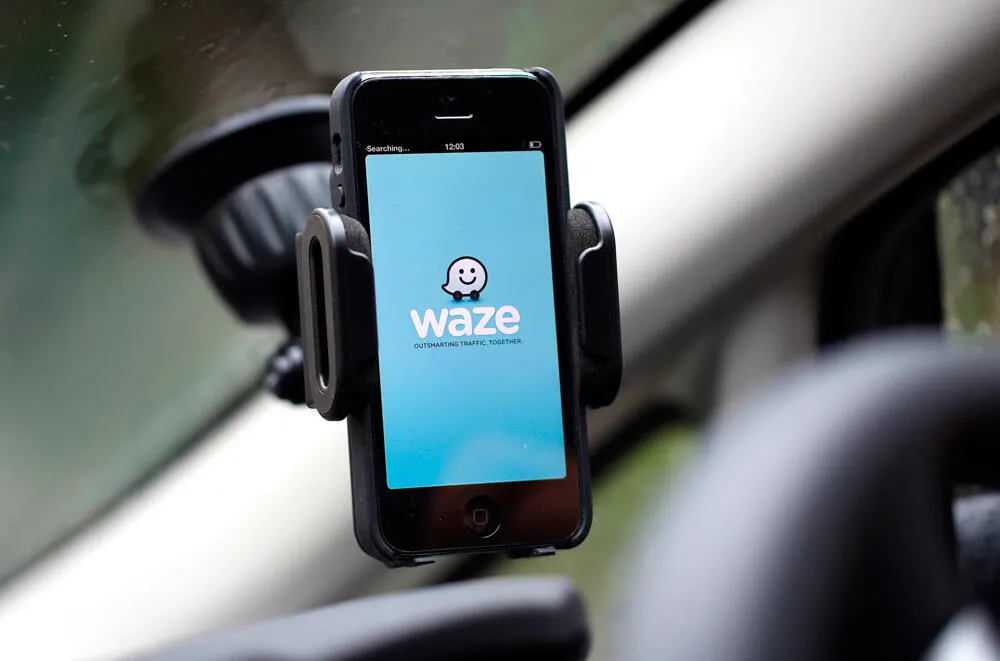 aplicatia waze in romana